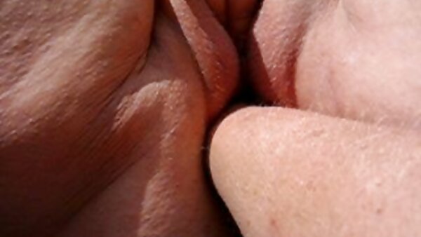Русокосата кукашичка Енџи Кокс се заби во жешка снимка